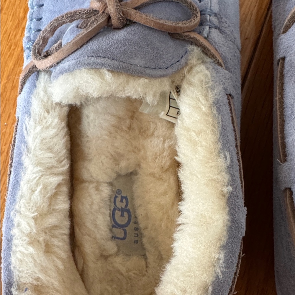 UGG Women's Dakota Moccasin Shoes - Picture 8 of 11